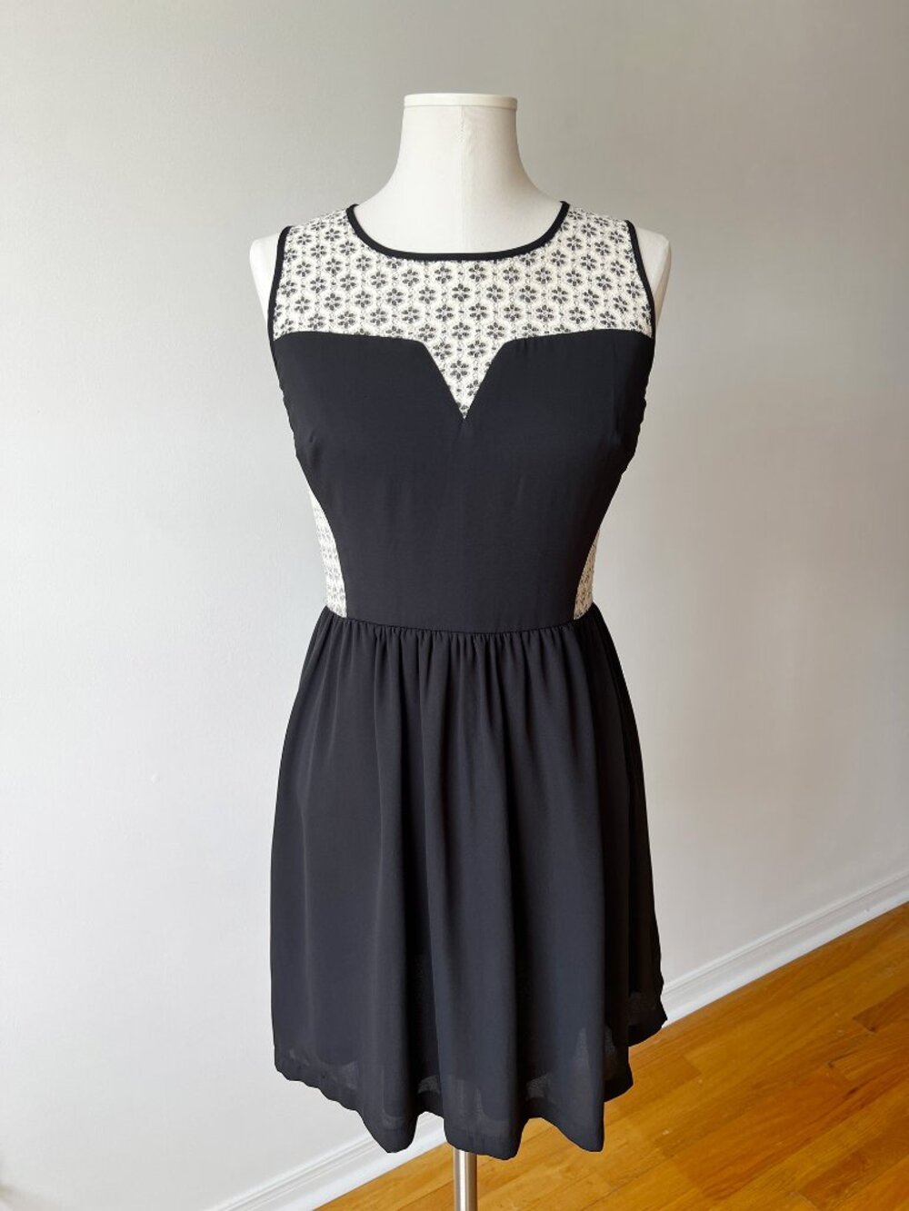 Monteau Black & Ivory Lace Fit & Flare Mini Dress Size M